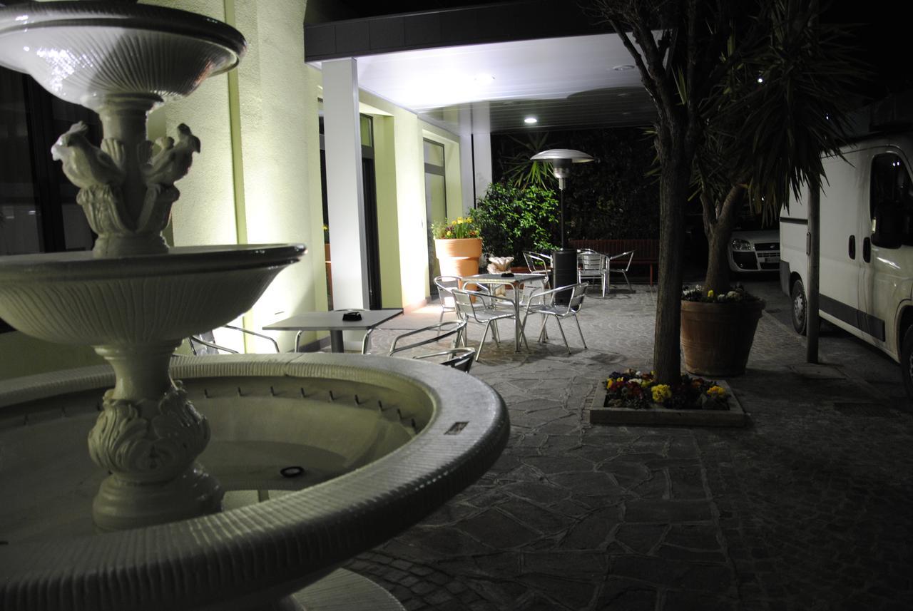 Apollo 17 Hotel Corridonia ภายนอก รูปภาพ